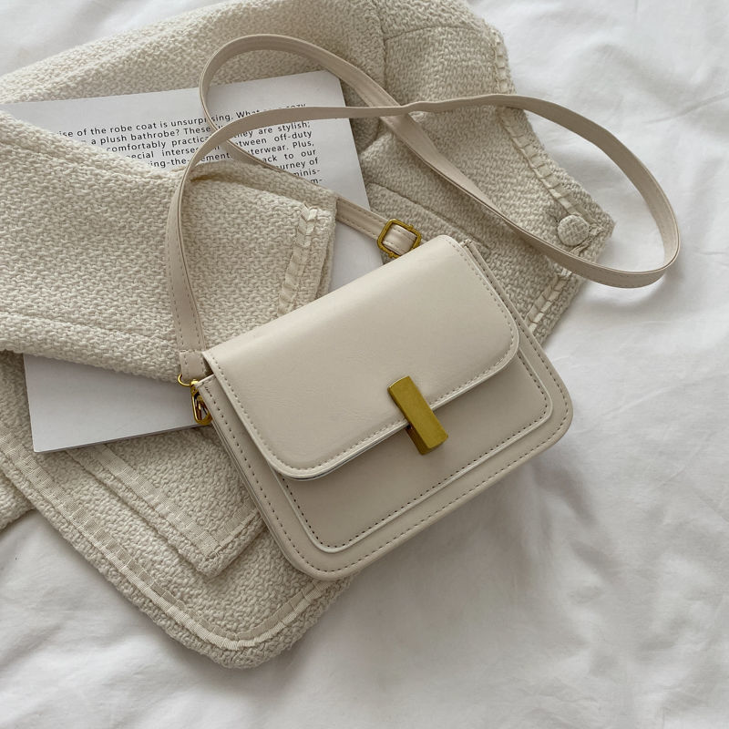 A Retro Shoulder Messenger Bag