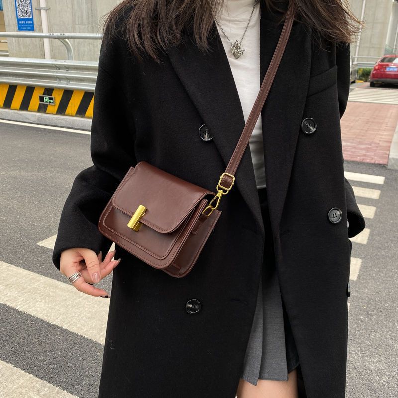 A Retro Shoulder Messenger Bag