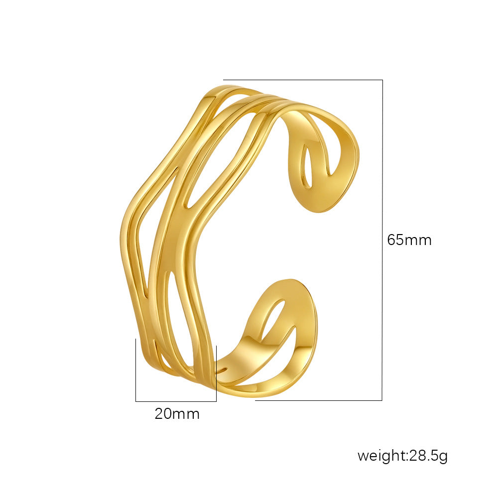 18K Gold C- Shaped Bracelets