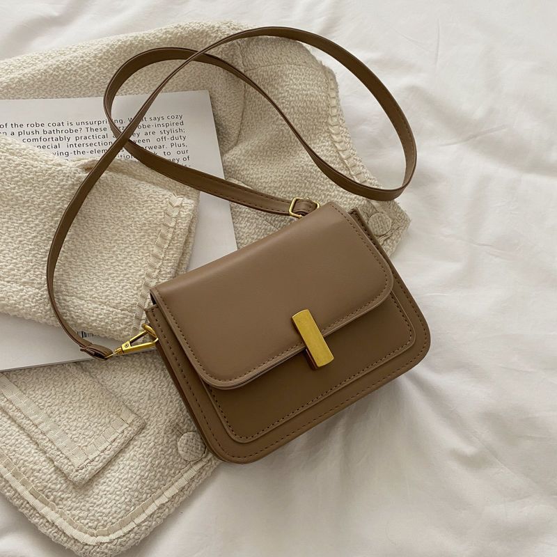 A Retro Shoulder Messenger Bag