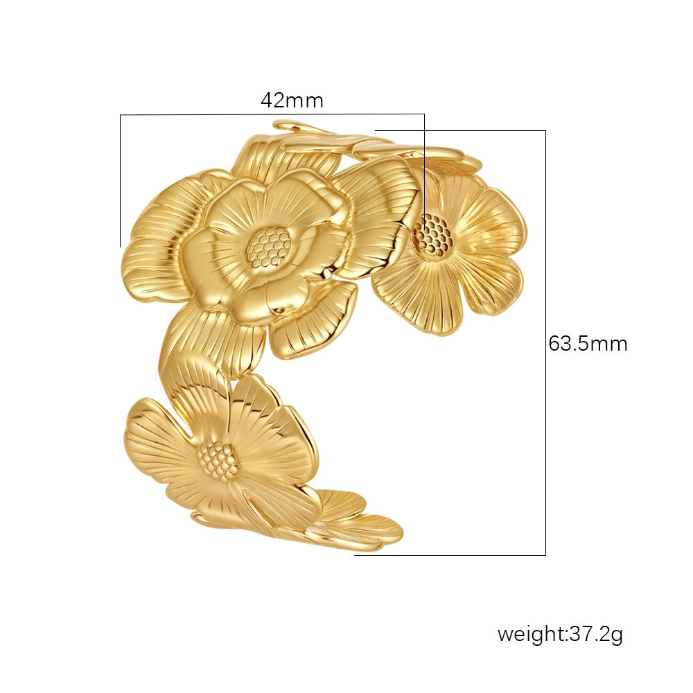 18K Gold C- Shaped Bracelets