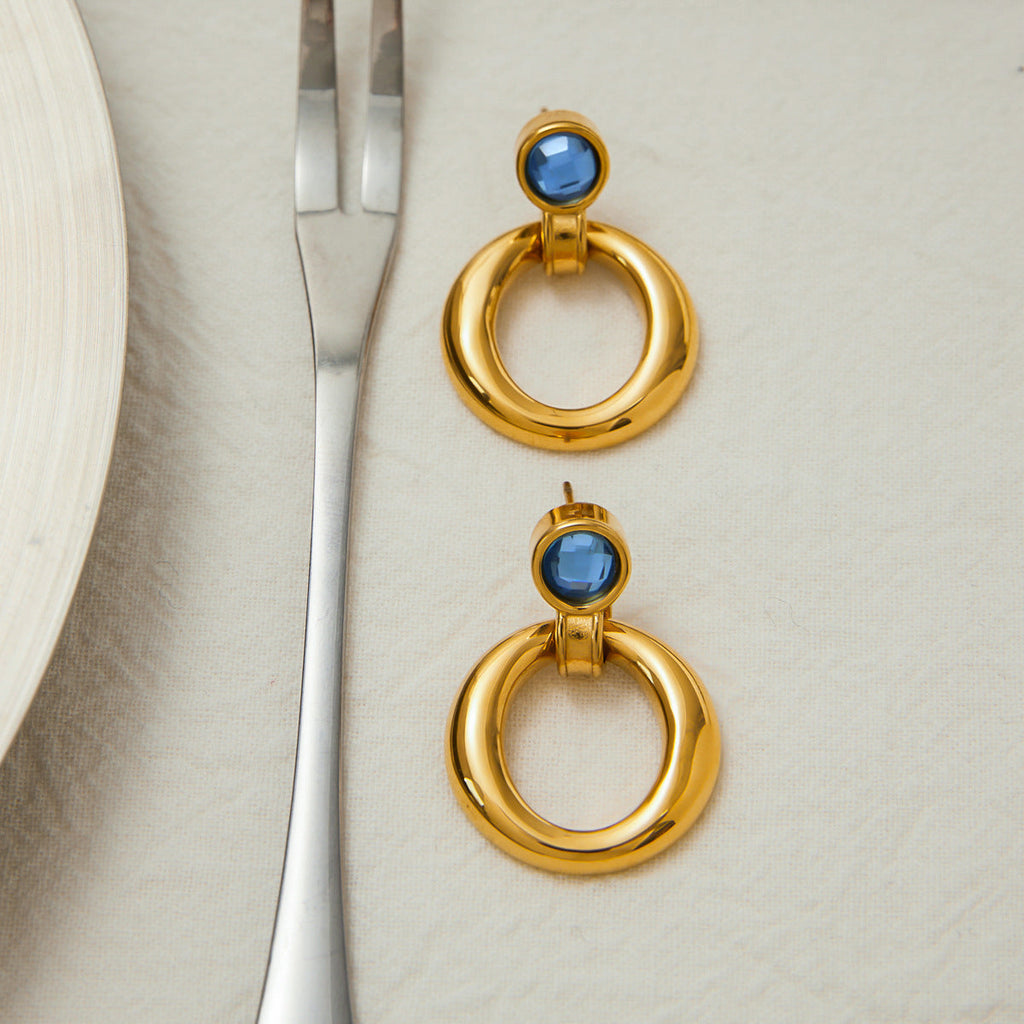 Earrings With A Light-luxury