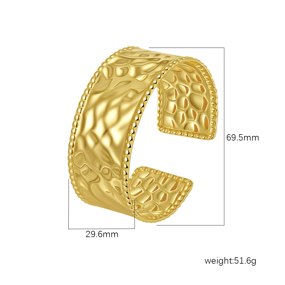 18K Gold C- Shaped Bracelets