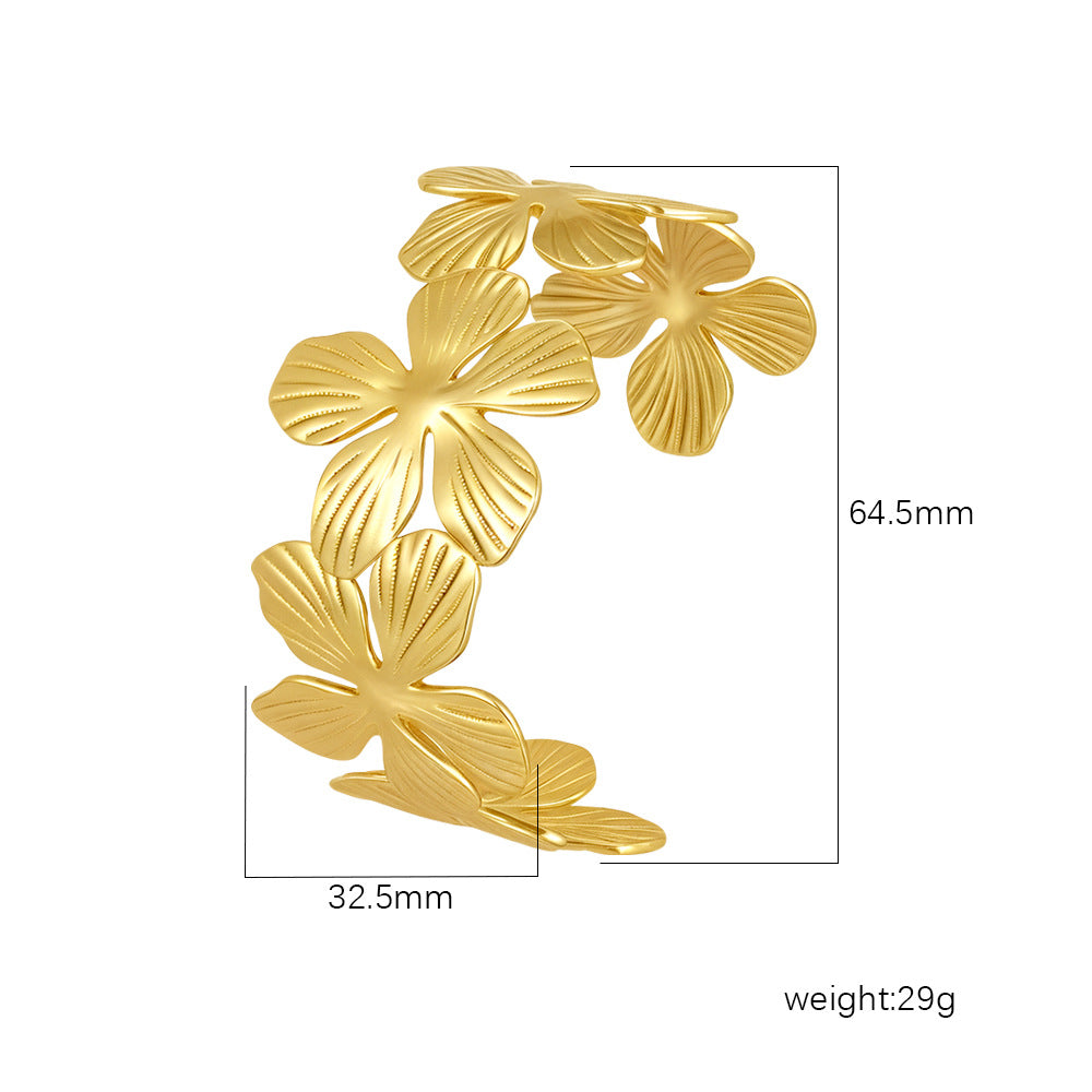 18K Gold C- Shaped Bracelets
