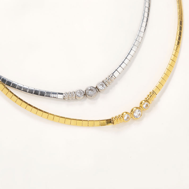 A Flat Snake-chain