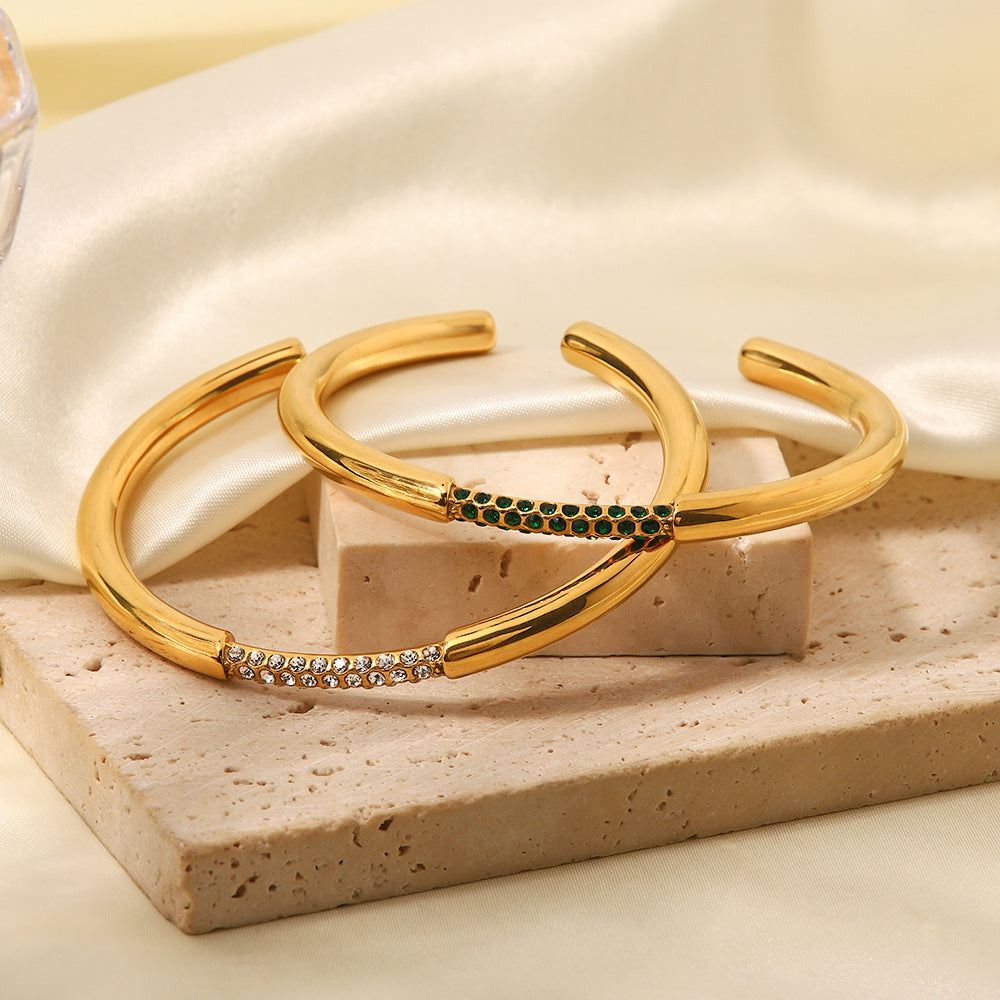 18K Gold Bracelet With Green Diamonds