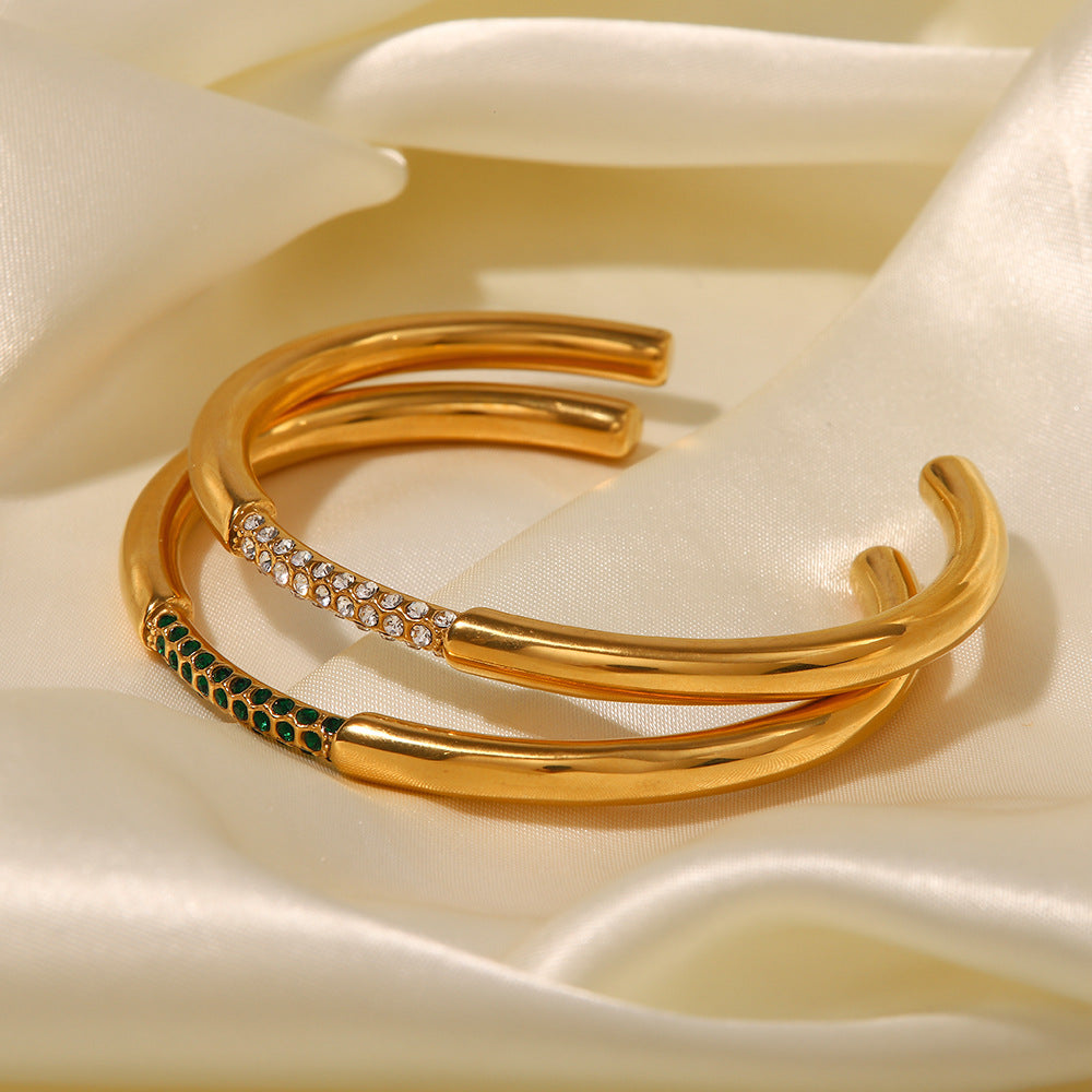 18K Gold Bracelet With Green Diamonds