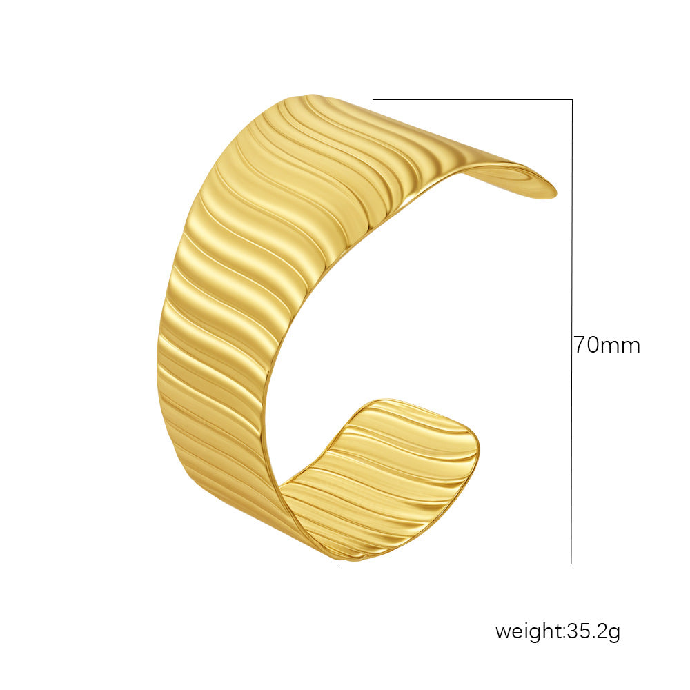 18K Gold C- Shaped Bracelets