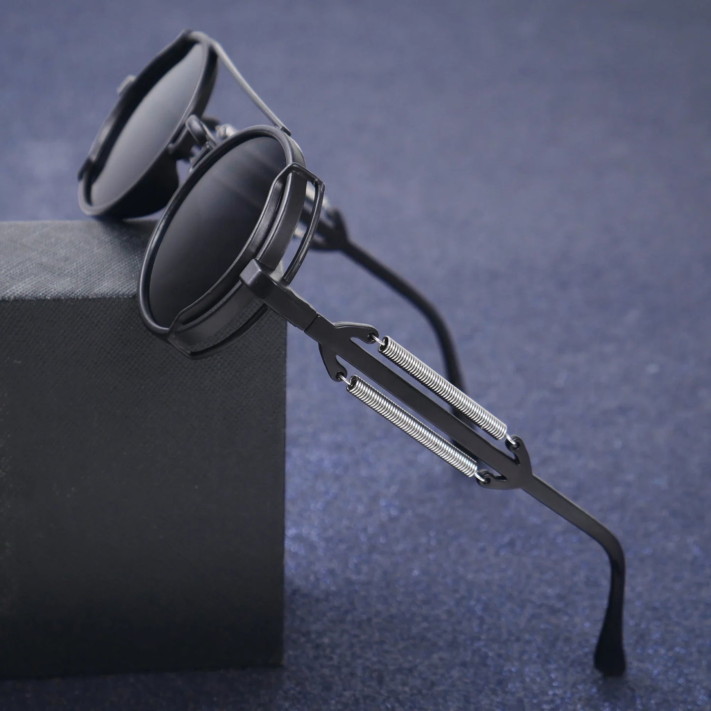 Fashion Round Frame Gothic