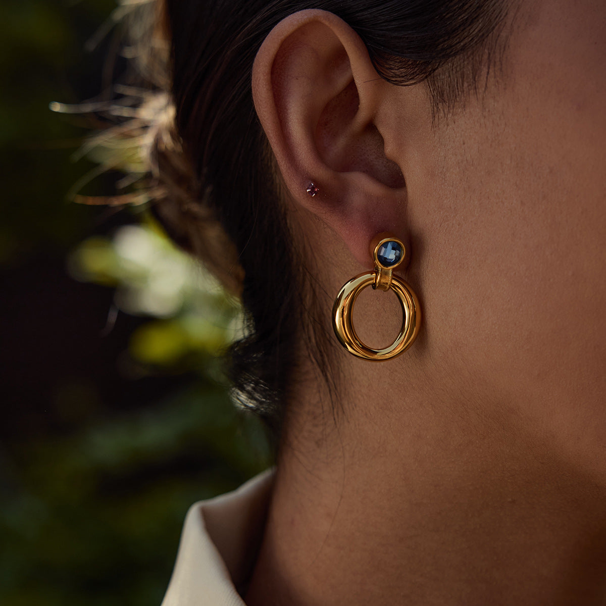 Earrings With A Light-luxury