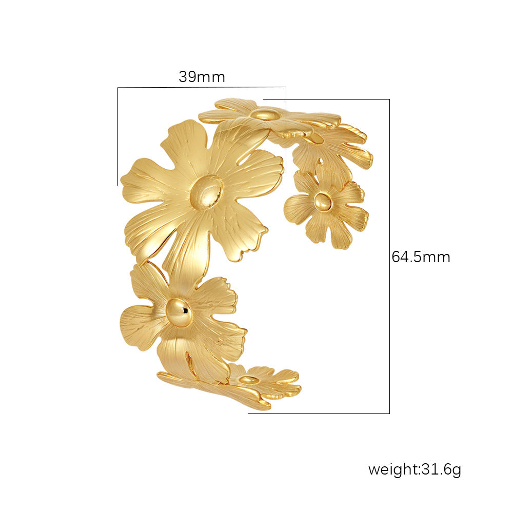 18K Gold C- Shaped Bracelets