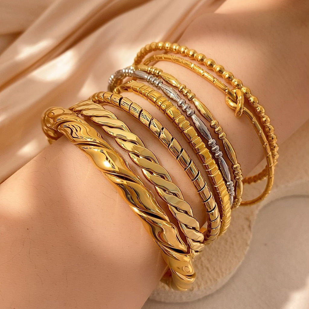 18K Gold Patterned Bracelet
