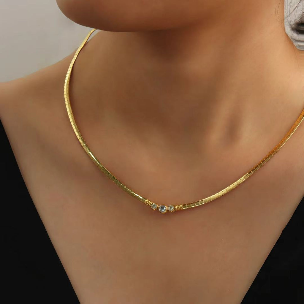A Flat Snake-chain