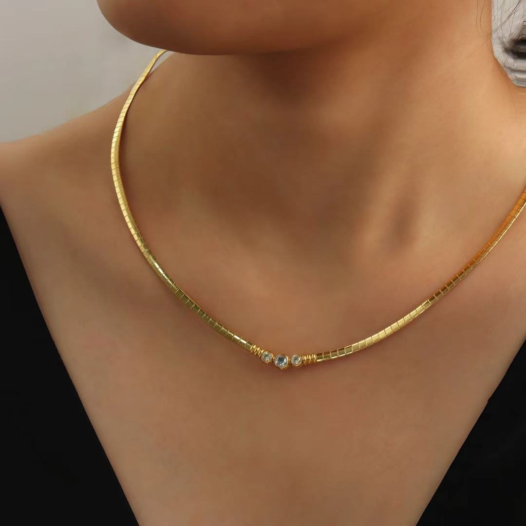 A Flat Snake-chain