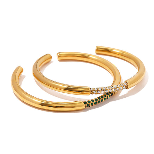 18K Gold Bracelet With Green Diamonds