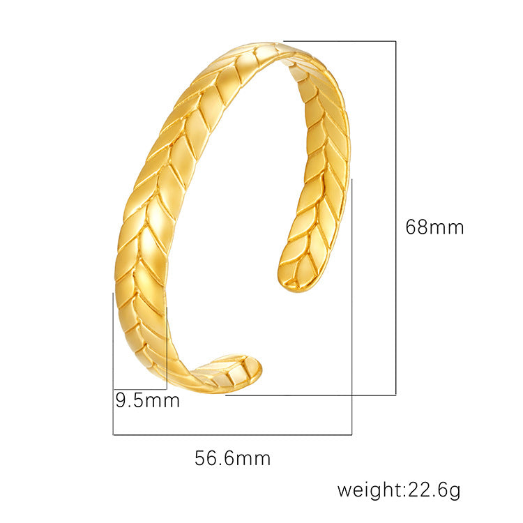 18K Gold C- Shaped Bracelets